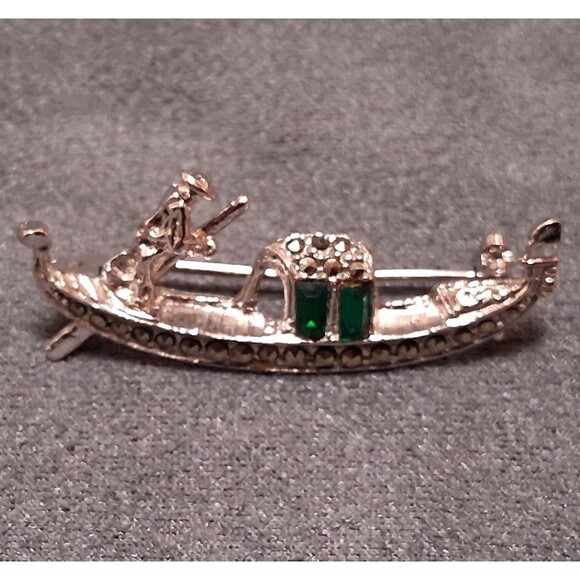 Vintage Gondola Brooch Green Glass Rhinestones - Picture 1 of 4
